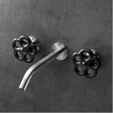 Linki Daisy faucet collection